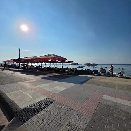 Odyssey Mare Steps From The Sea Apartament Peraía